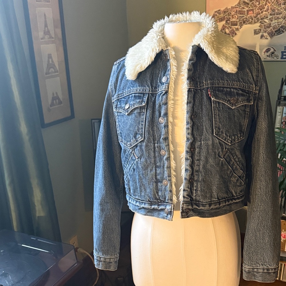 Levi'sDenim Jacket with Cream Sherpa Collar and Lining